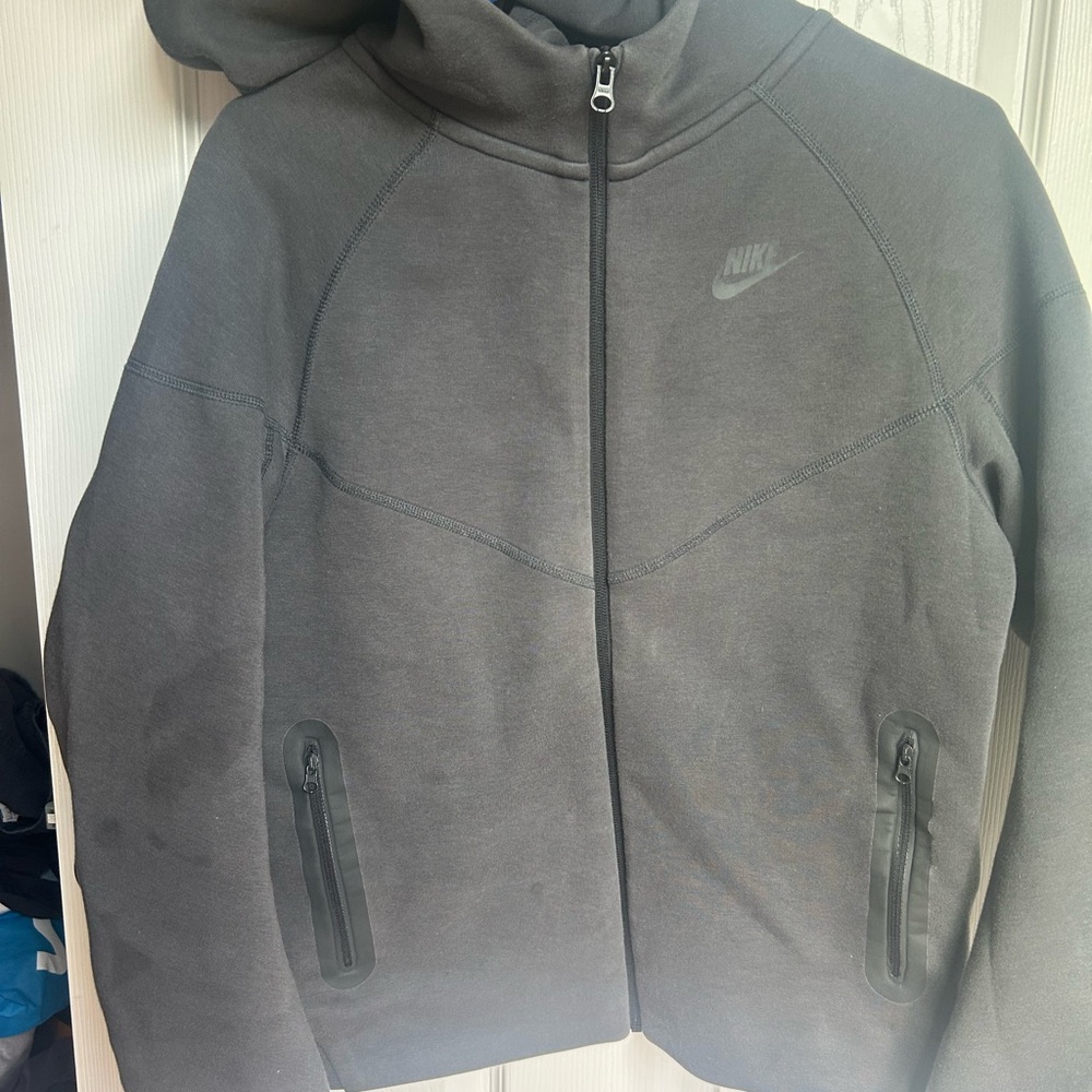 Nike Tech - Picture 3 of 3